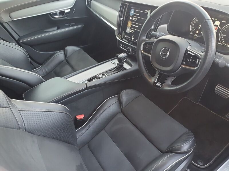 More views of Volvo S90