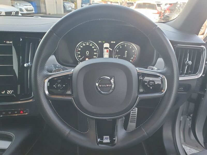 More views of Volvo S90