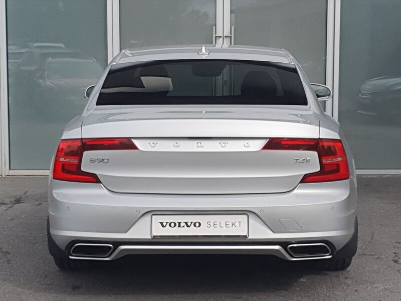 More views of Volvo S90