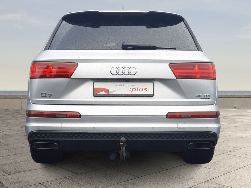 More views of Audi Q7