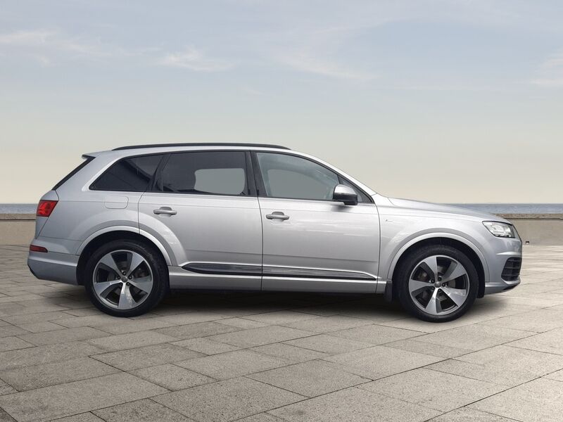 More views of Audi Q7
