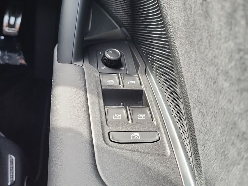 More views of Volkswagen Tayron