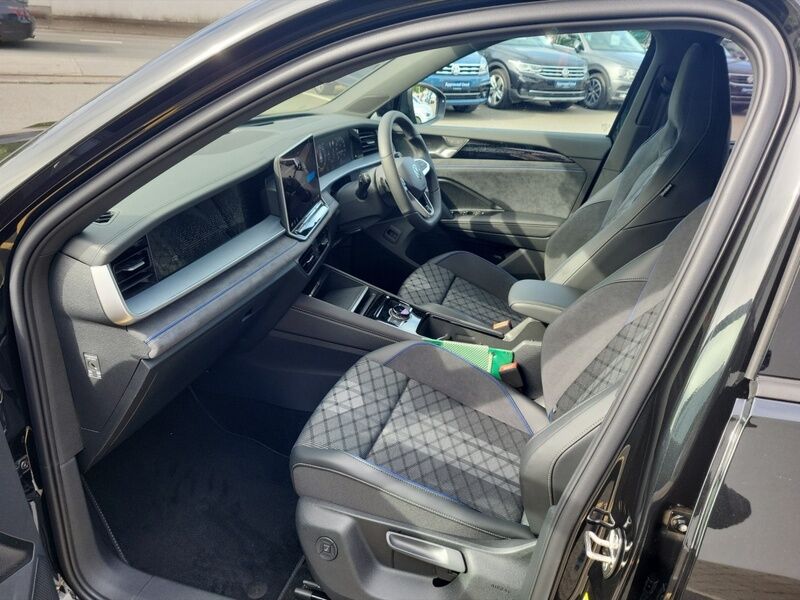 More views of Volkswagen Tayron