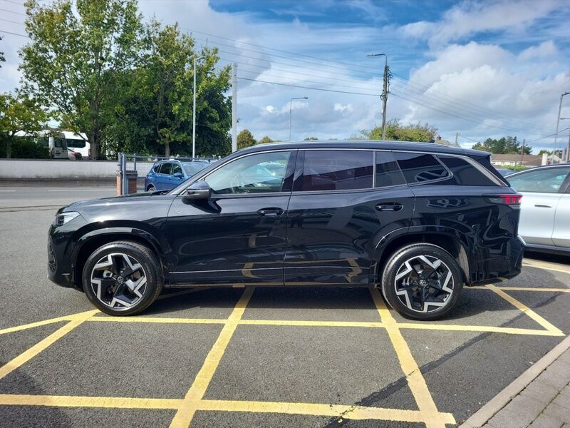 More views of Volkswagen Tayron