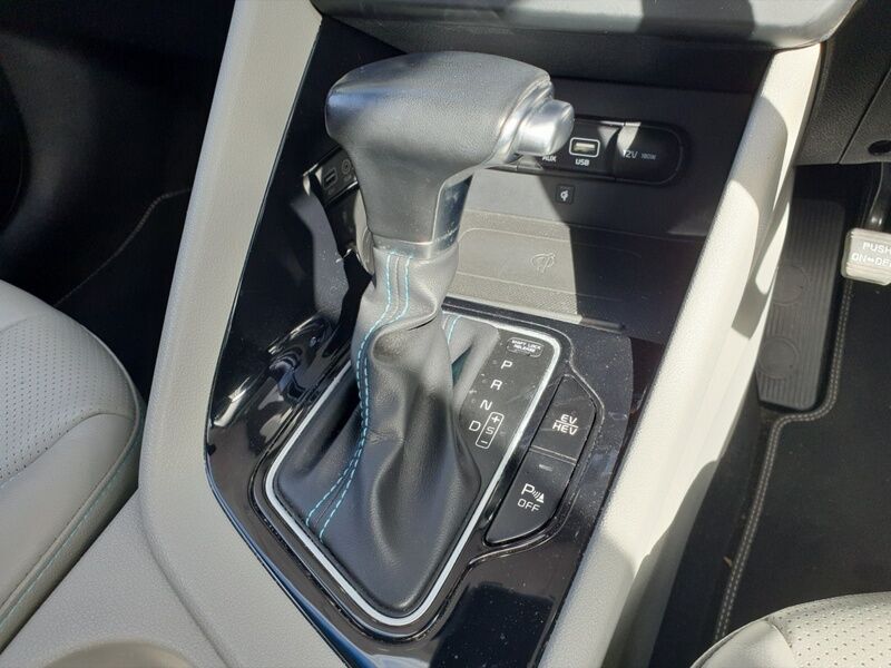 More views of Kia Niro