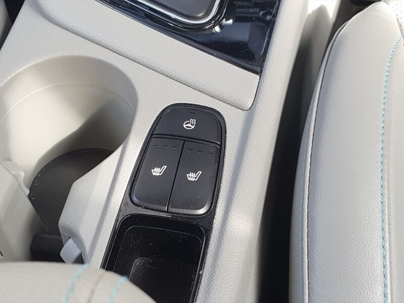 More views of Kia Niro