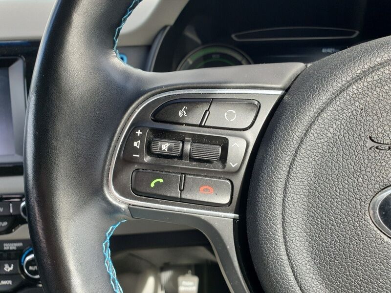 More views of Kia Niro