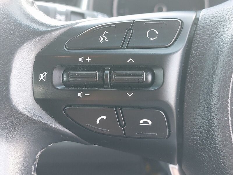 More views of Kia Stonic