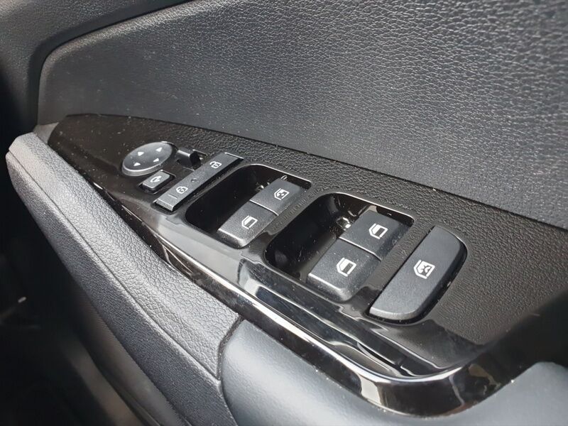 More views of Kia Sportage