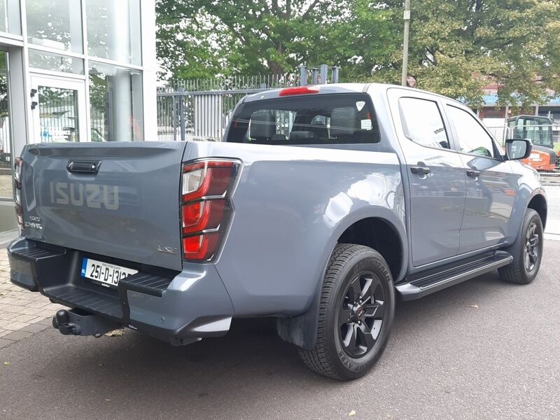 More views of Isuzu D-Max
