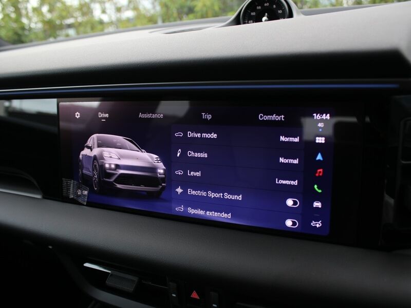 More views of Porsche Macan