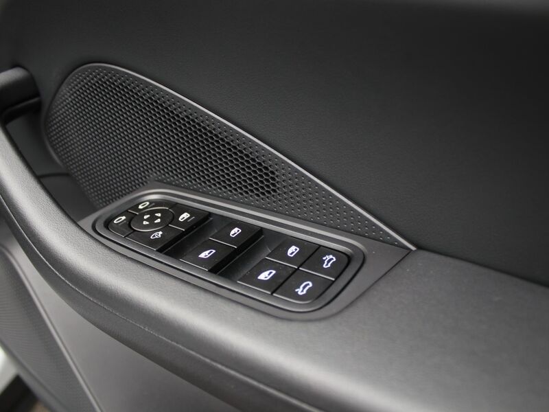 More views of Porsche Macan