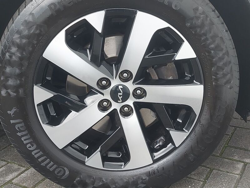More views of Kia Sorento