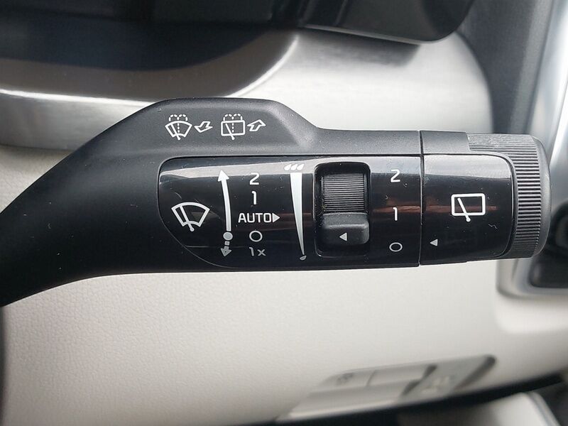More views of Kia Sorento
