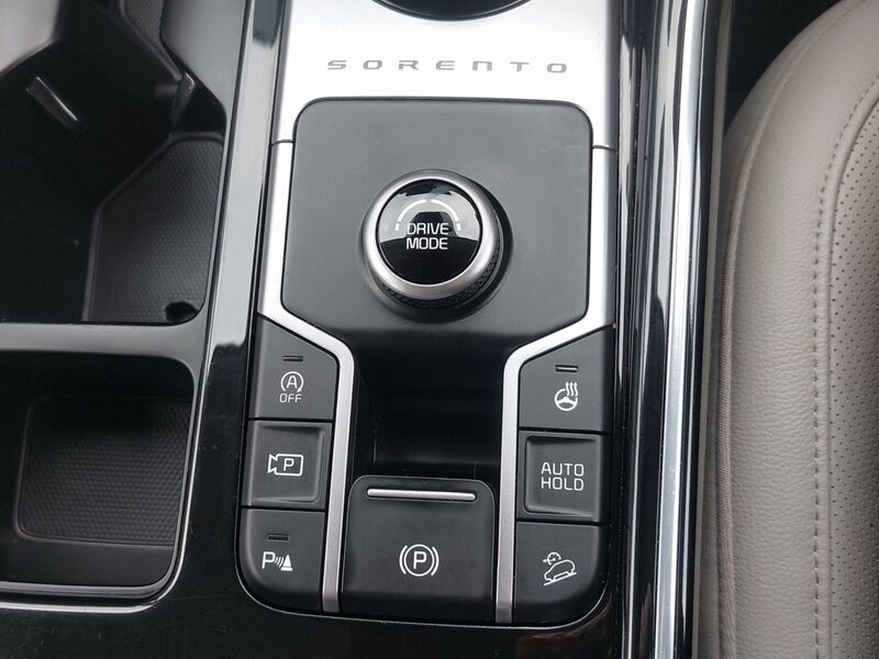 More views of Kia Sorento