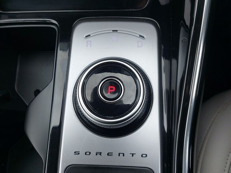 More views of Kia Sorento