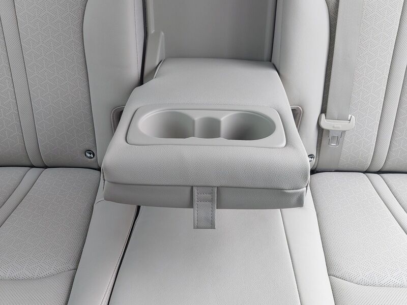 More views of Kia Sorento