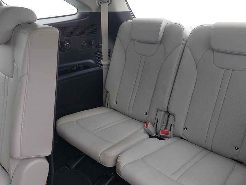 More views of Kia Sorento