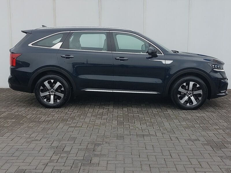 More views of Kia Sorento