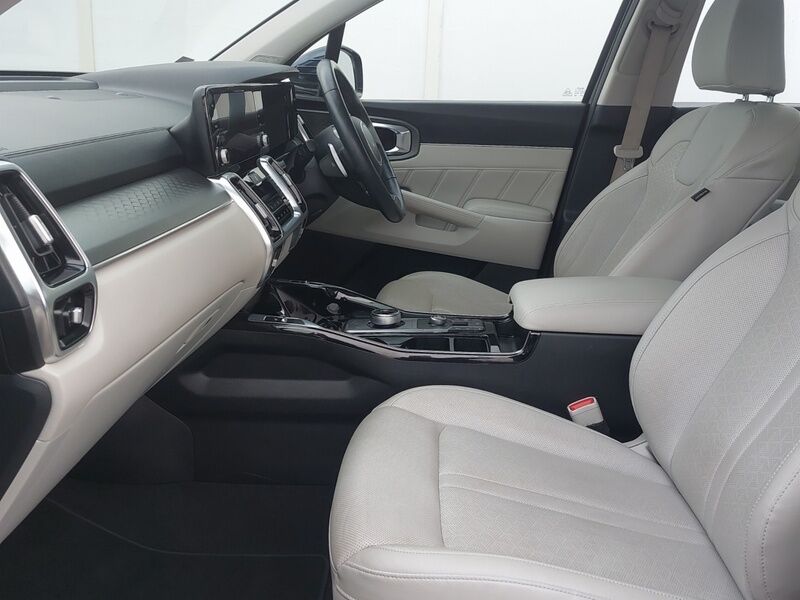 More views of Kia Sorento