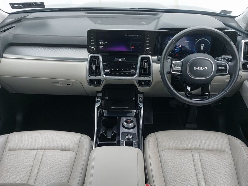 More views of Kia Sorento