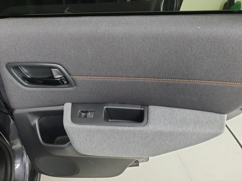 More views of Honda e