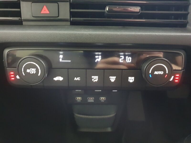 More views of Honda e