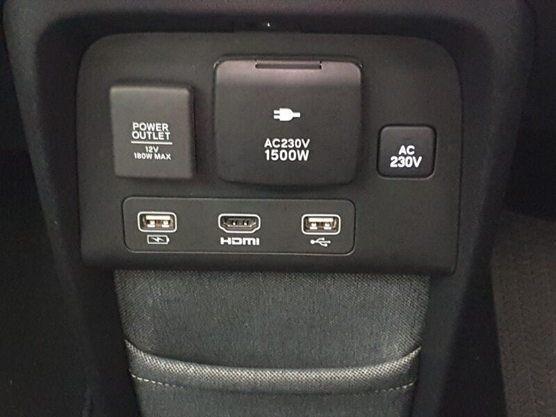 More views of Honda e