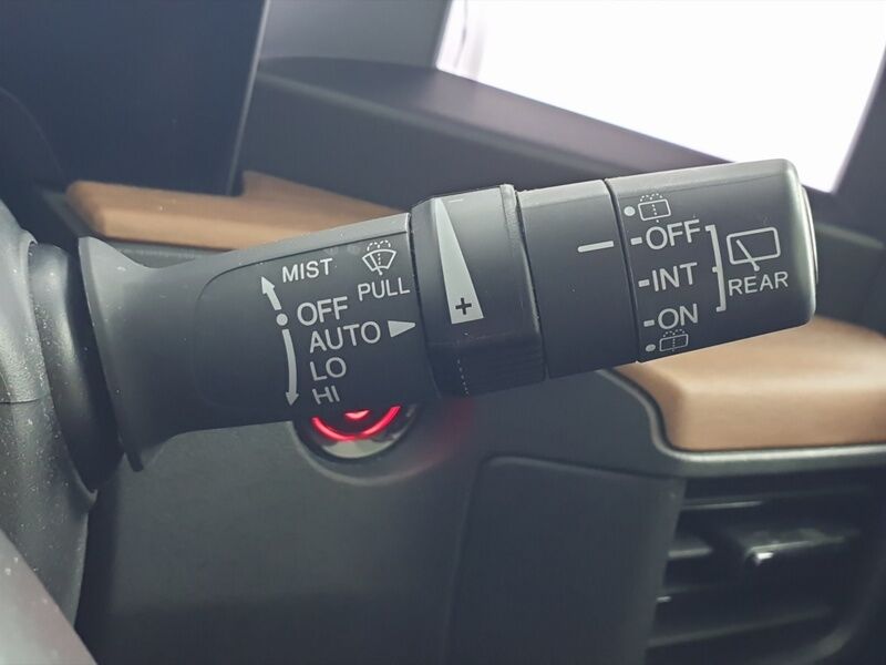 More views of Honda e