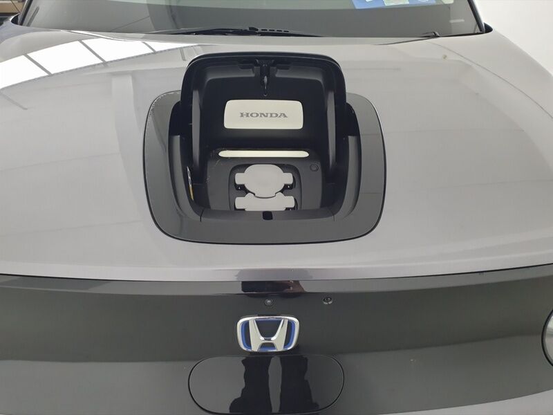 More views of Honda e