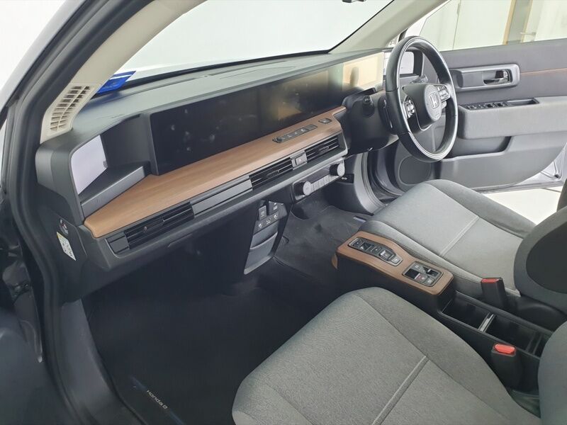 More views of Honda e