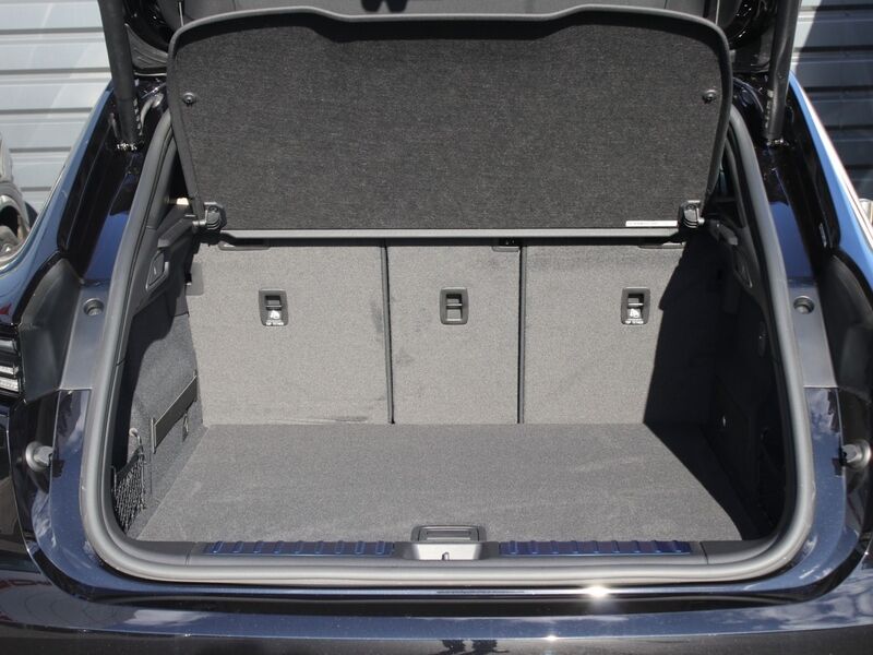 More views of Porsche Macan