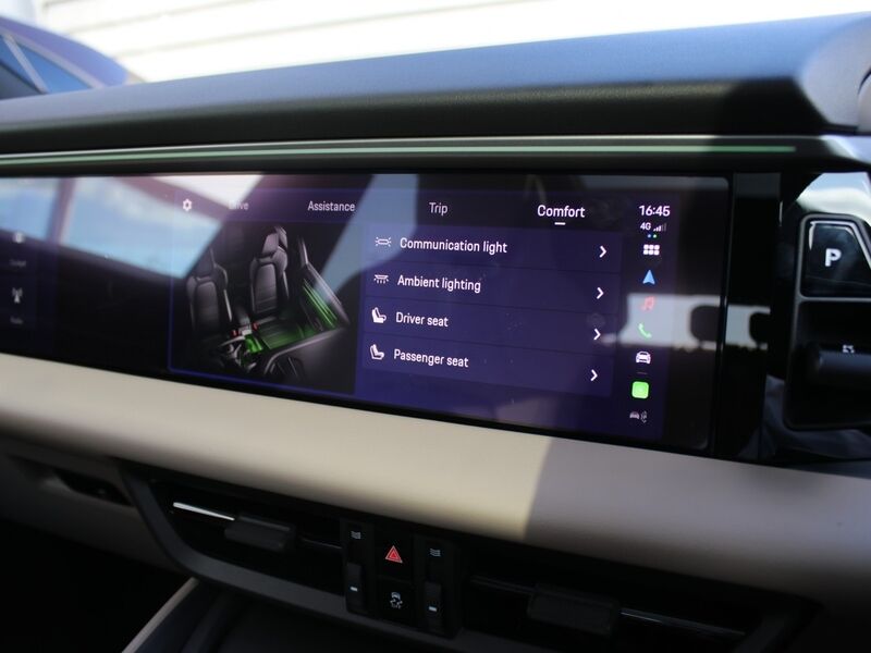 More views of Porsche Macan