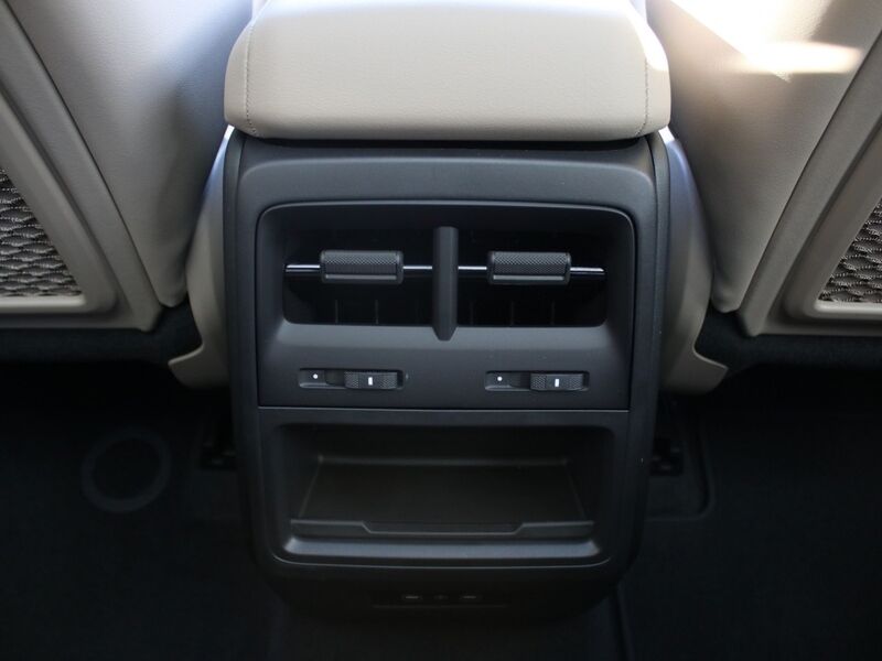 More views of Porsche Macan