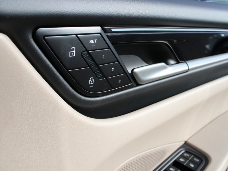 More views of Porsche Macan