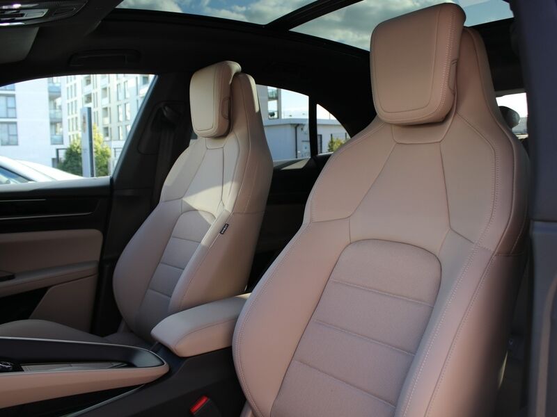 More views of Porsche Macan