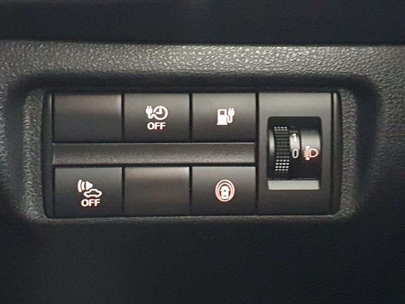 More views of Nissan Leaf