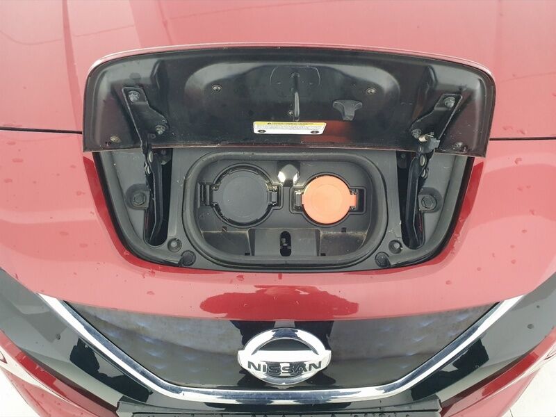 More views of Nissan Leaf