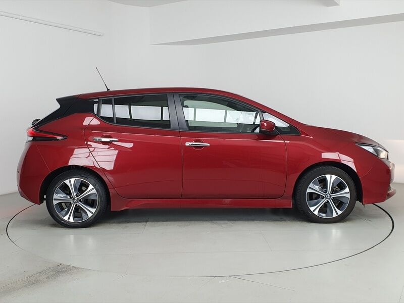 More views of Nissan Leaf