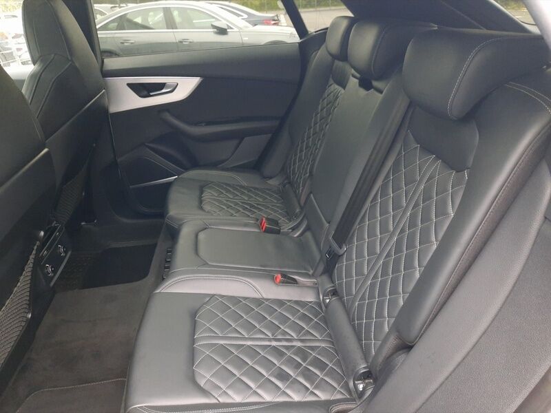 More views of Audi Q8