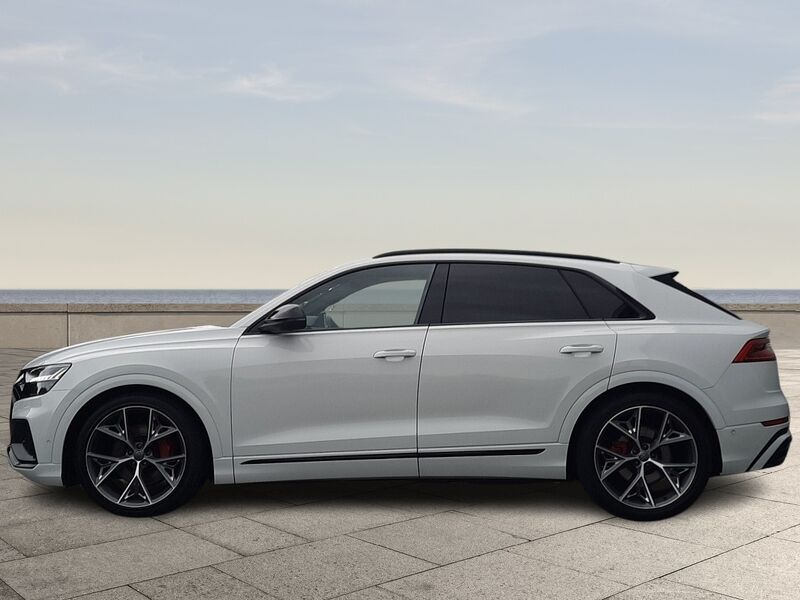 More views of Audi Q8