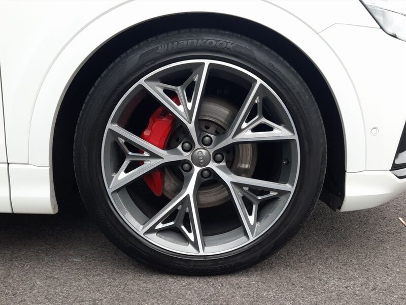 More views of Audi Q8
