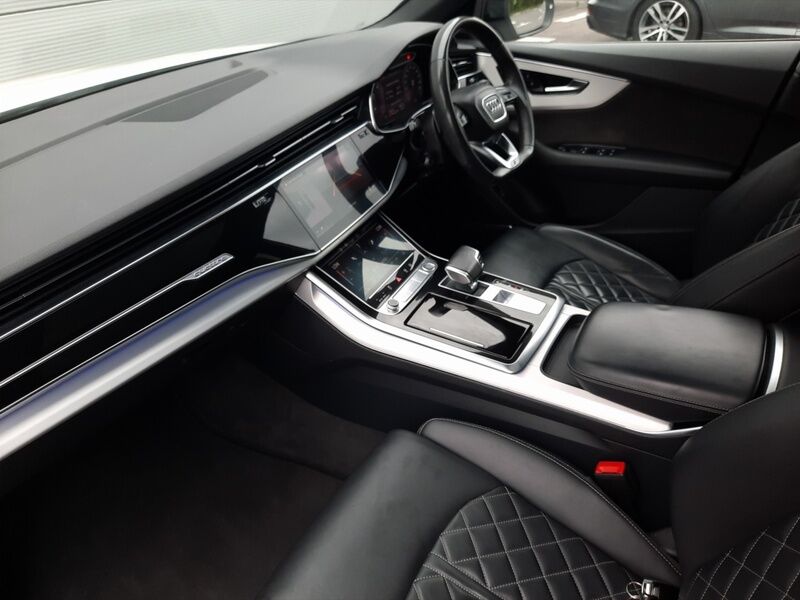 More views of Audi Q8