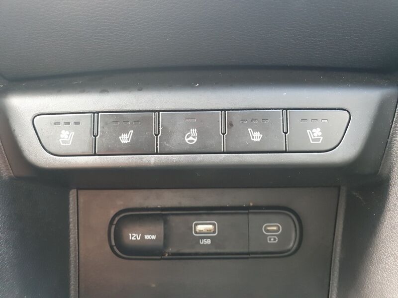 More views of Kia Sportage