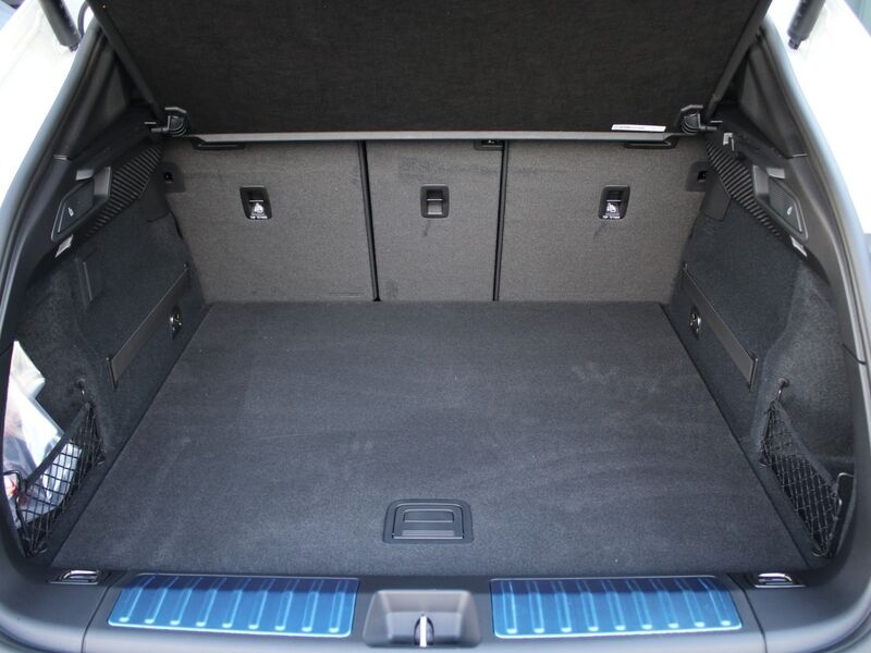 More views of Porsche Macan