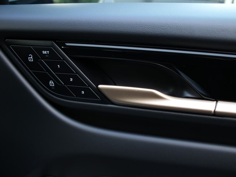 More views of Porsche Macan