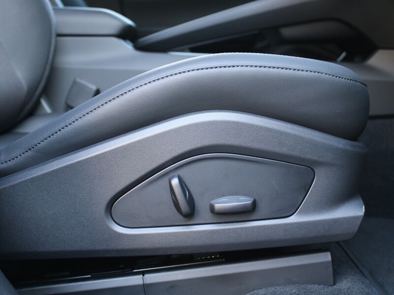 More views of Porsche Macan