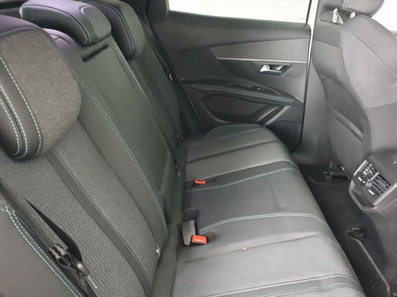 More views of Peugeot 3008