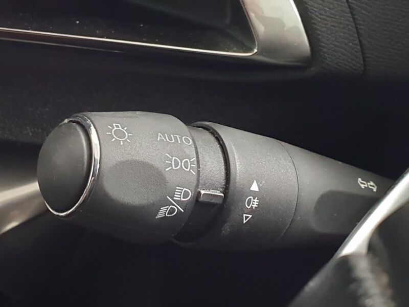 More views of Peugeot 3008