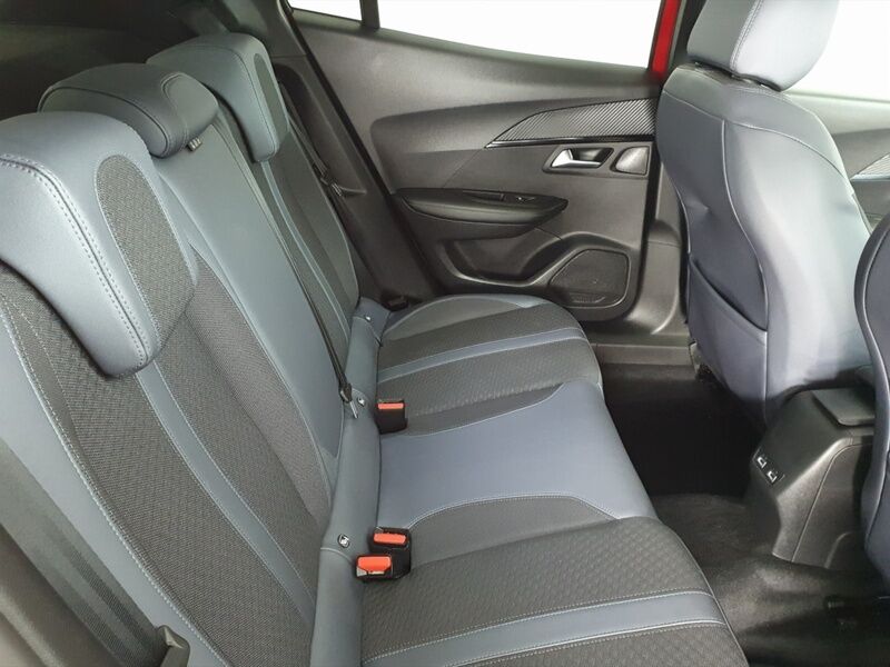 More views of Peugeot 2008